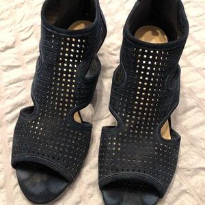 Women’s open toe shoe 9 1/2 Wide